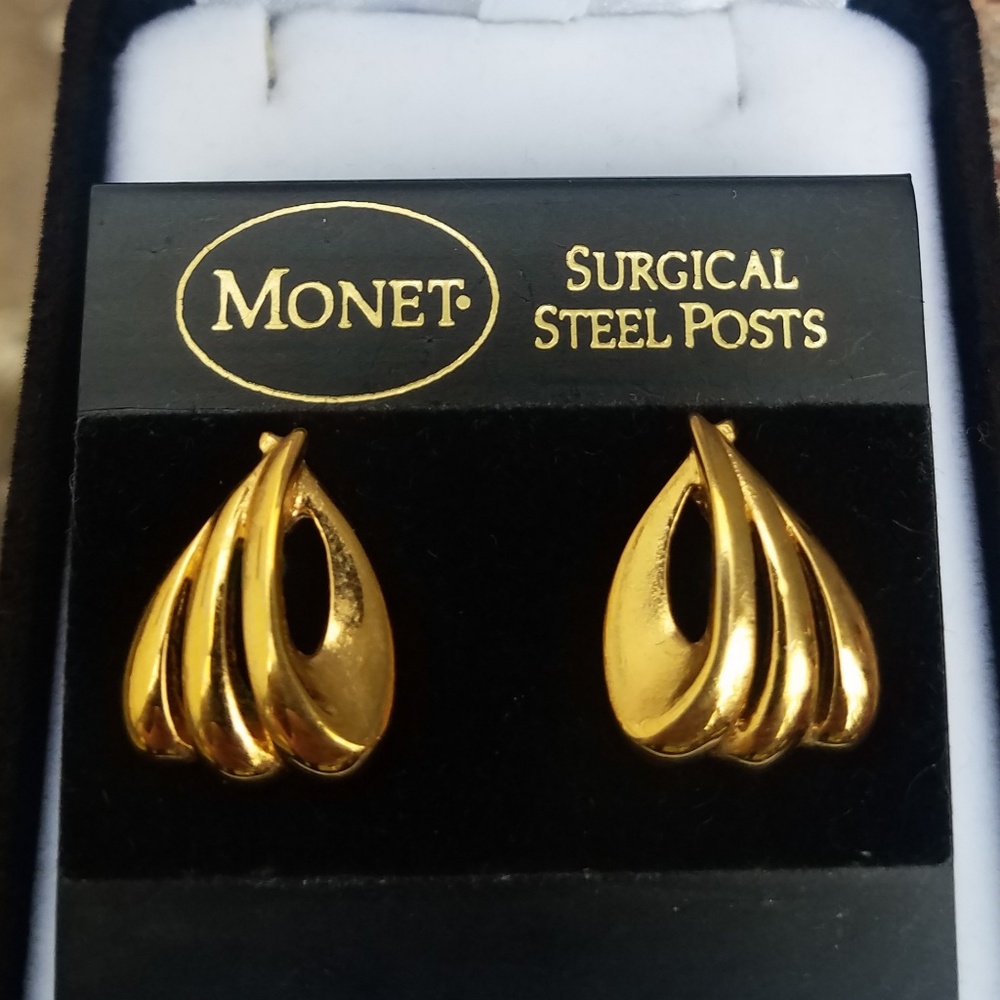Monet vintage Earrings